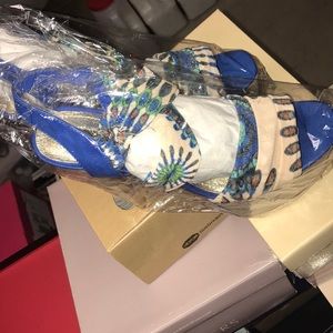 Bakers tie around heel